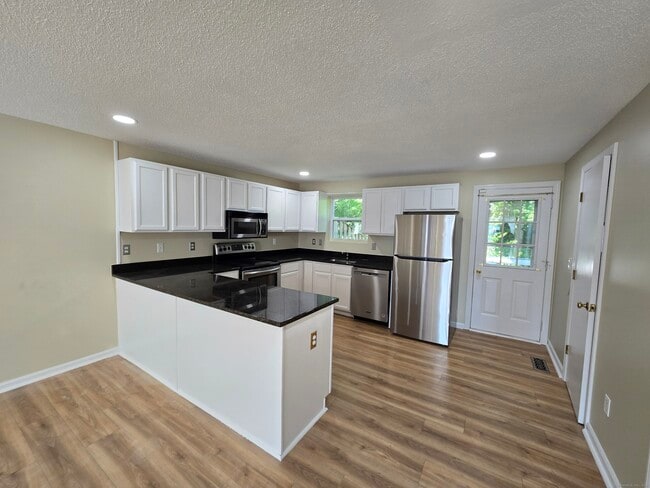 Building Photo - 5 Periwinkle Ln