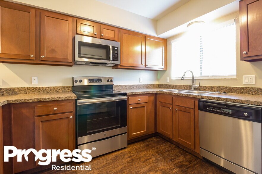 Building Photo - 431 Surrey Run