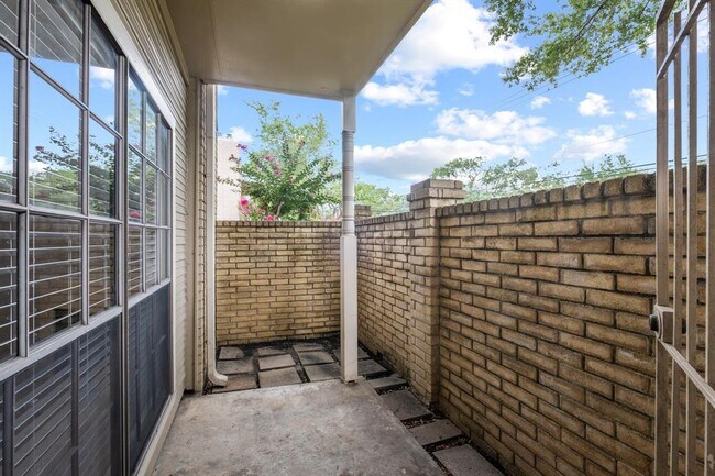 Building Photo - 7350 Kirby Dr