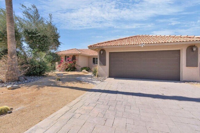 Building Photo - Long Term Rental with Pool