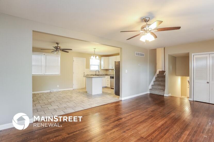 Building Photo - 1006 SW Lakeview Blvd