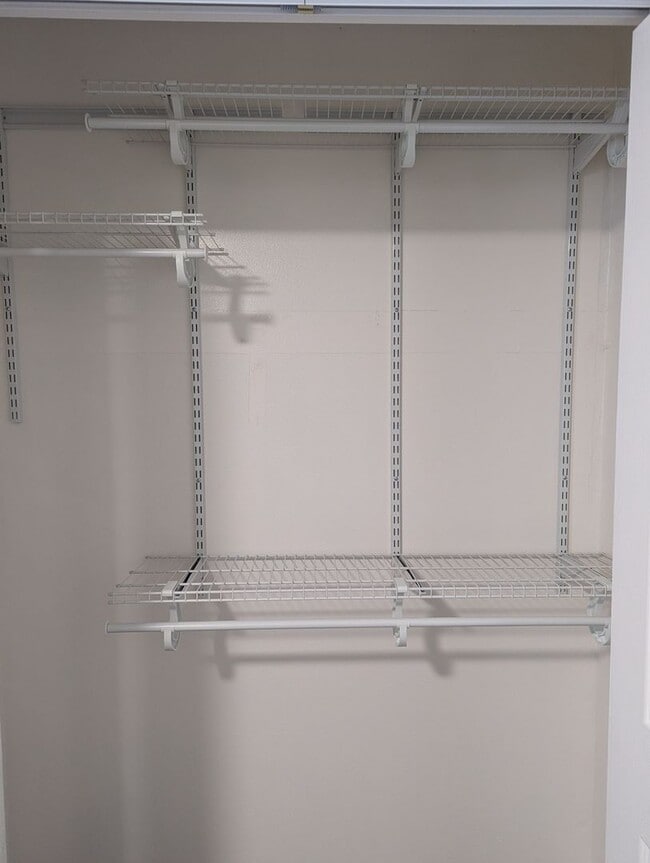 Building Photo - Very nice 3 bd 2 bath