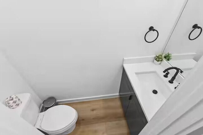 Building Photo - 6740 Peerless St