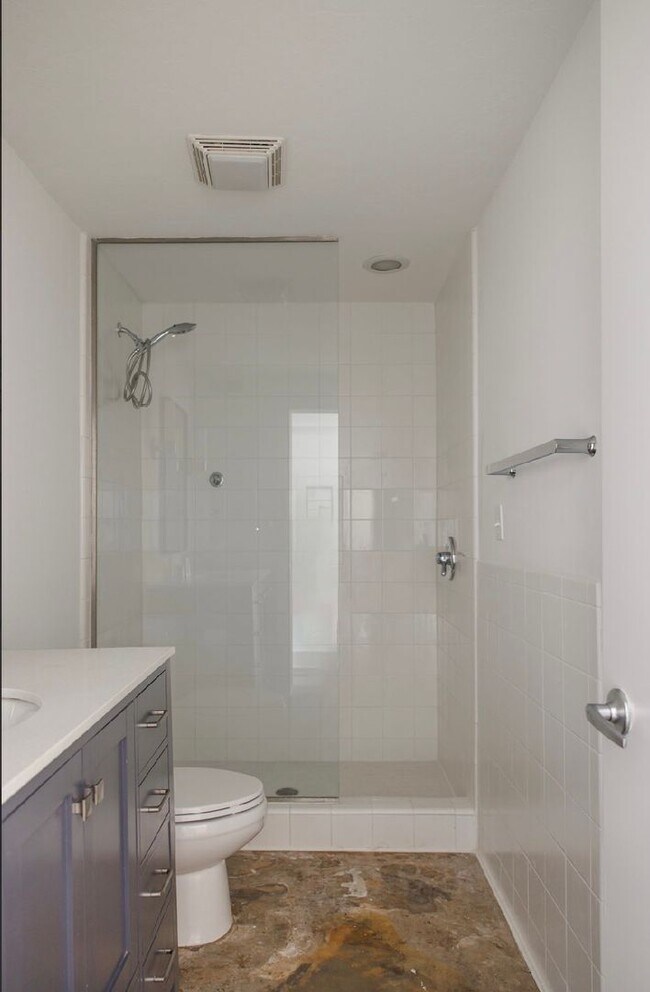 Building Photo - One bedroom loft in Midtown OKC!