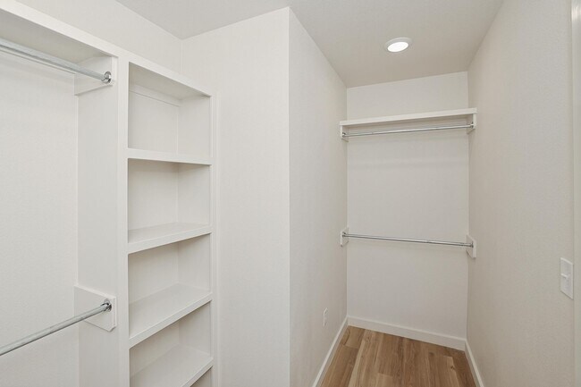 Building Photo - 8813 Oakleaf Ct