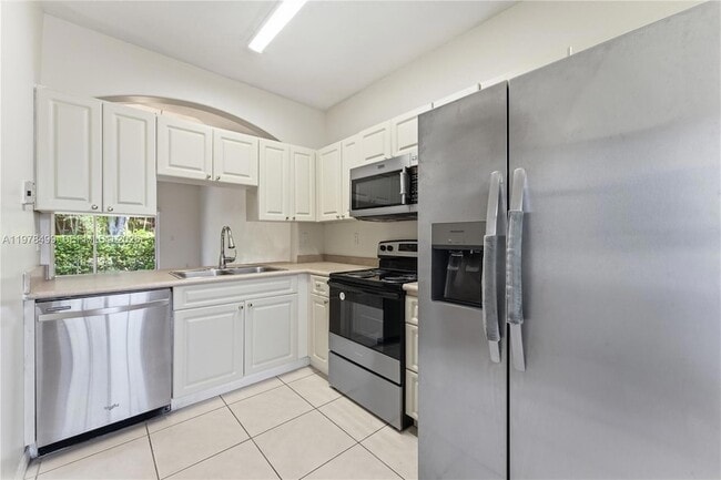 Building Photo - 15720 SW 92nd Ave