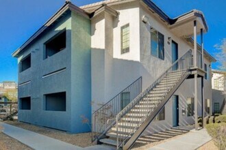 Building Photo - SAE-Sandpointe