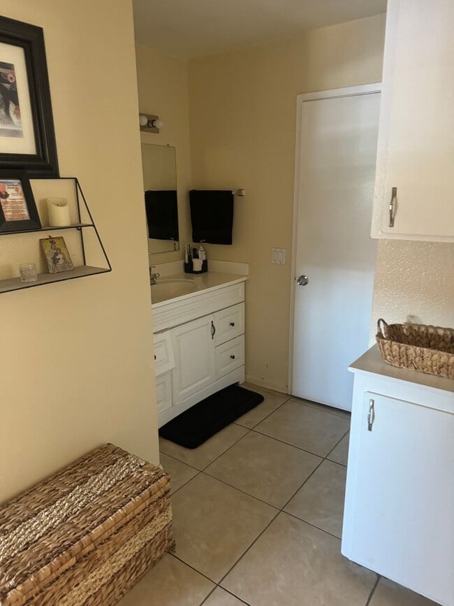 Building Photo - 2 bedrooms 1 bath apartment in El Cajon
