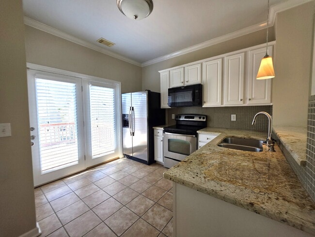 Building Photo - 2 BR Harbor Village Condo
