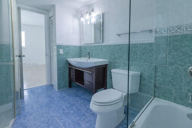 Building Photo - 2740 W 76th St