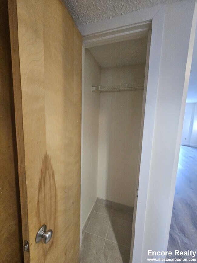 Building Photo - 150 N Beacon St