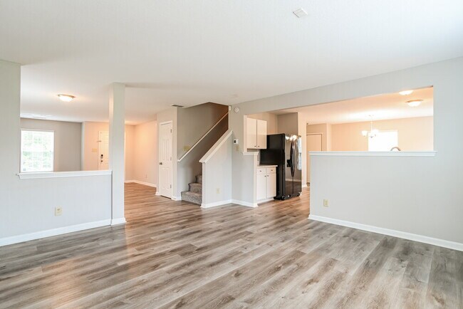 Building Photo - 13921 Lawrence Farm Ln