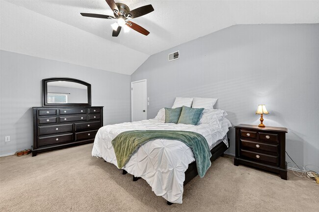 Building Photo - 930 Holly Hall Dr