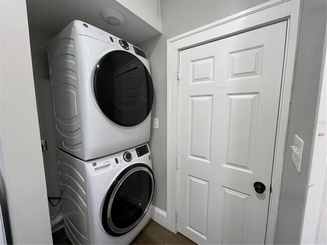 Building Photo - 1932 W Spruce St