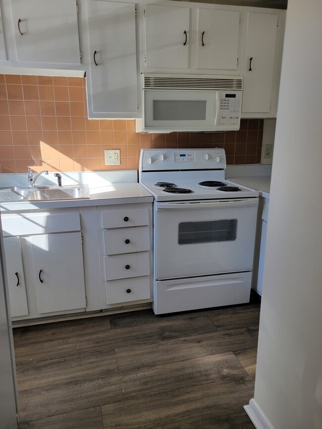 Building Photo - 801 18th St