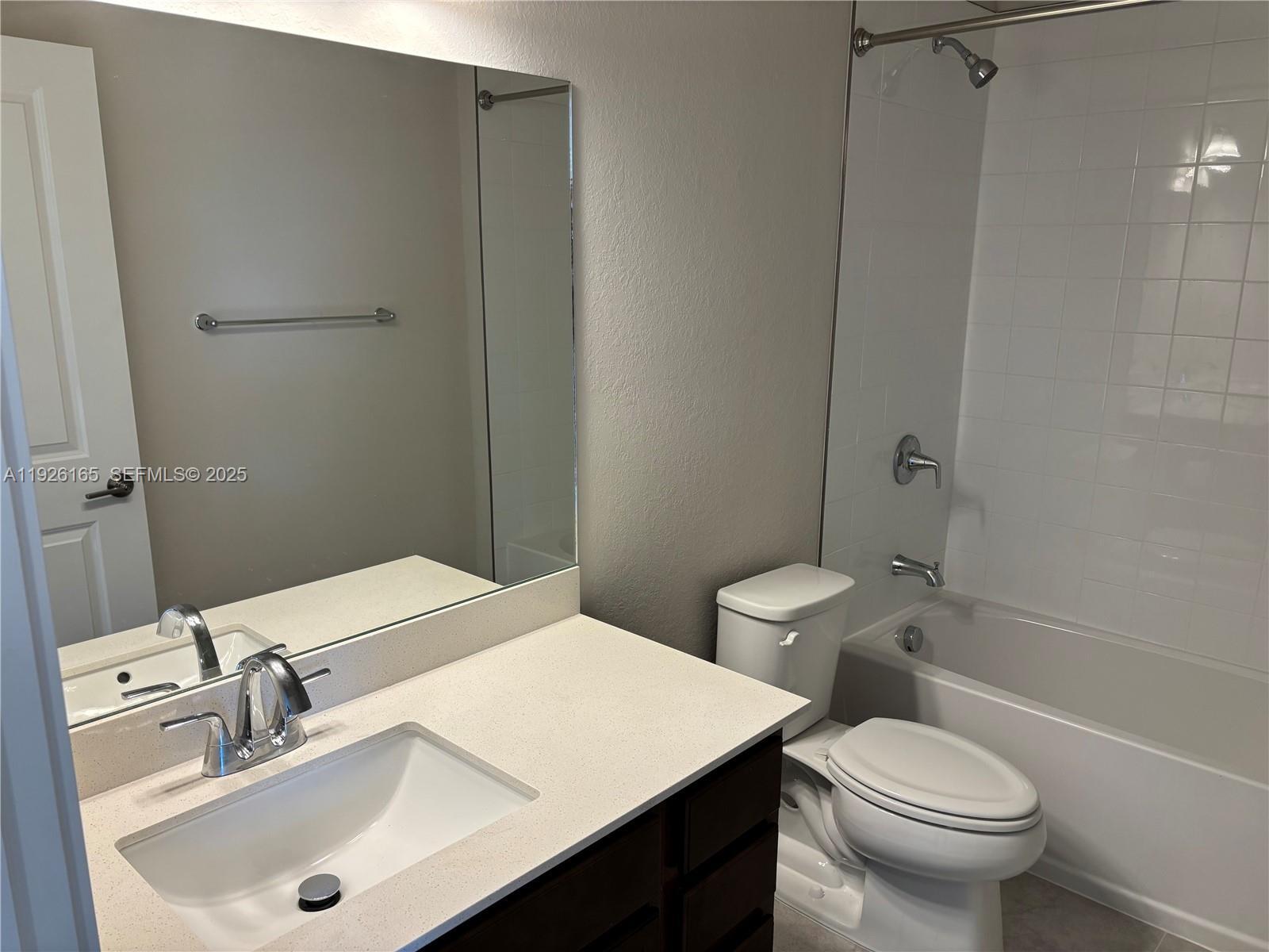 Building Photo - 551 NW 10th Ct