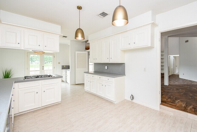 Building Photo - 1231 Creekford Cir