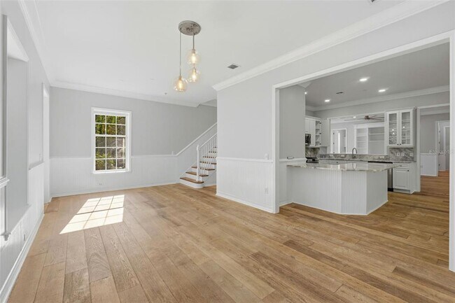 Building Photo - 815 Lake Evalyn Dr