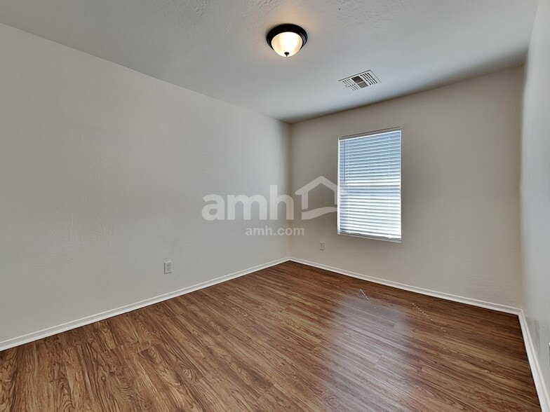 Building Photo - 2653 S 89th Dr