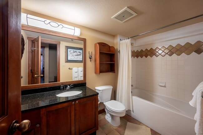 Building Photo - Coming soon! Solitude Luxury 1 bed / 1 bath Condo! Fully furnished!