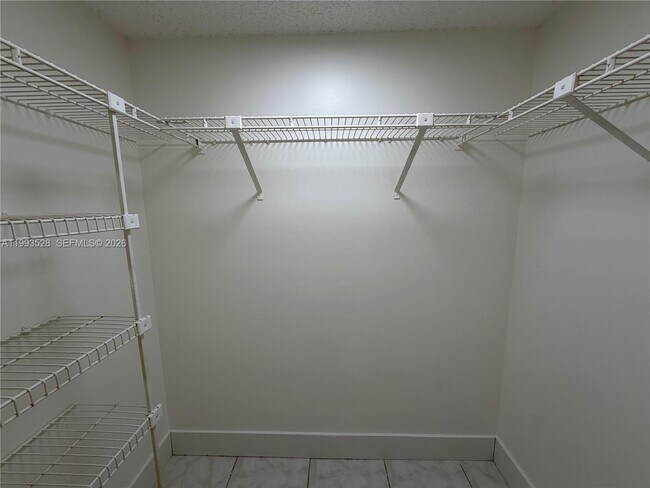 Building Photo - 400 Commodore Dr