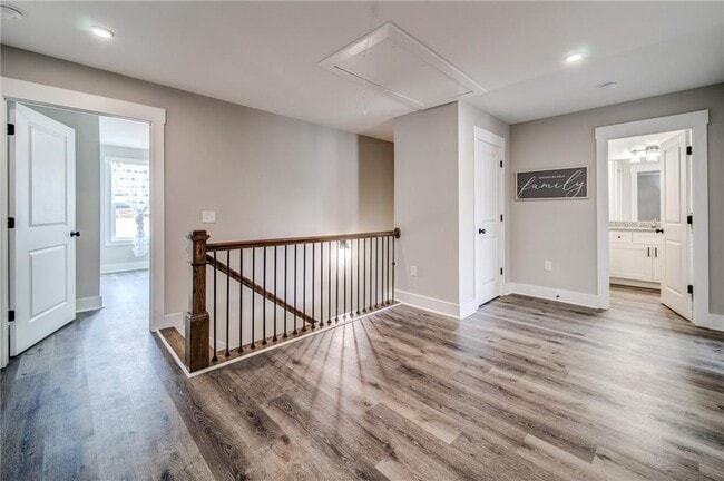 Building Photo - 15 N Rim Dr