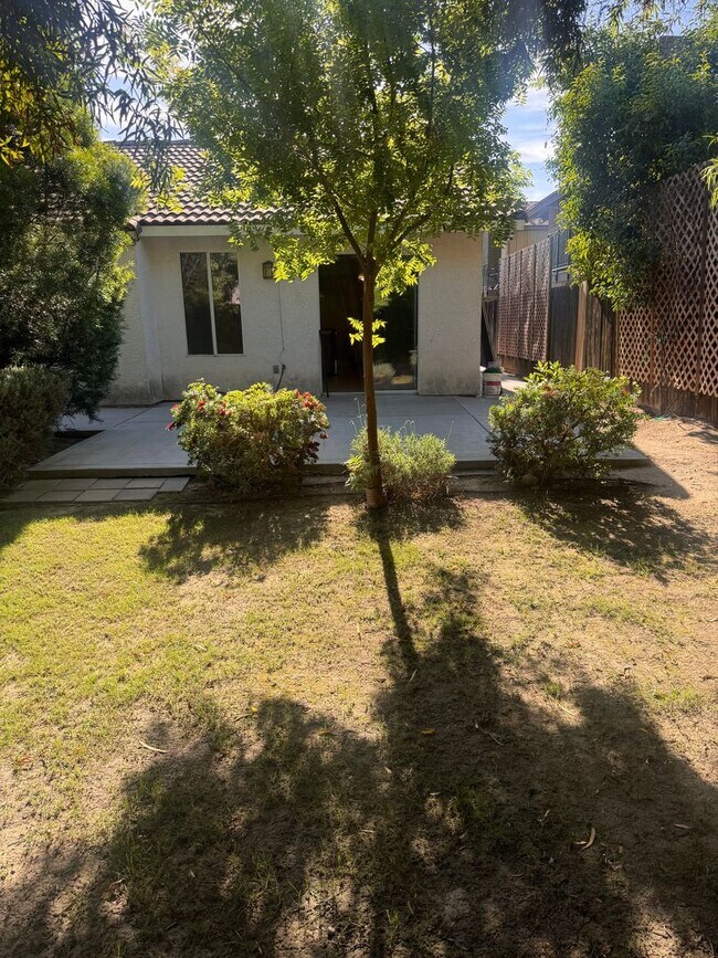 Building Photo - Charming 3 Bed/ 2 Bath Home. AVAILABLE NOW!!!!