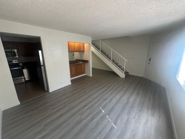 Building Photo - 100 S Crestline Dr