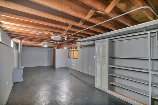 Building Photo - 7418 W Clarence Ave