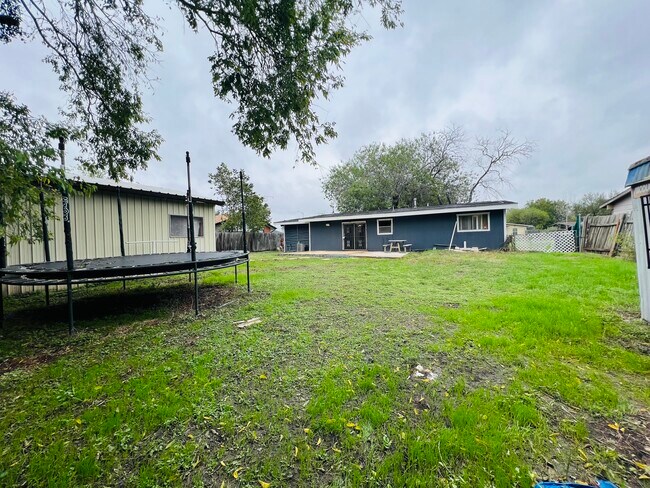 Building Photo - 4851 Castle Bow