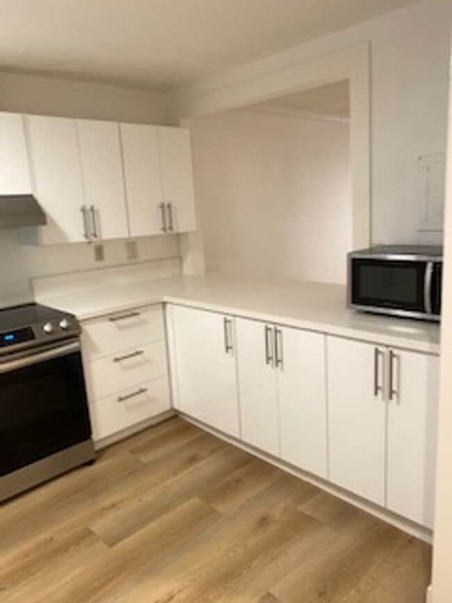 Building Photo - 730 N Eucalyptus Ave