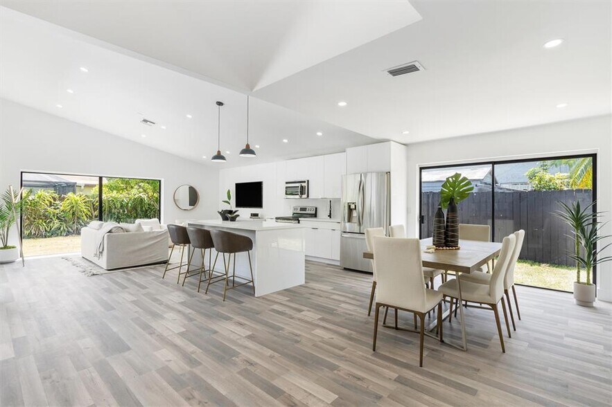 Building Photo - 4920 NW 83rd Ter