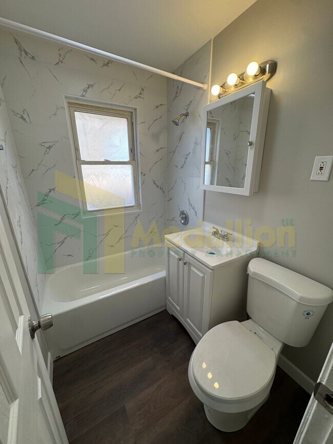 Building Photo - 9648 S Yale Ave