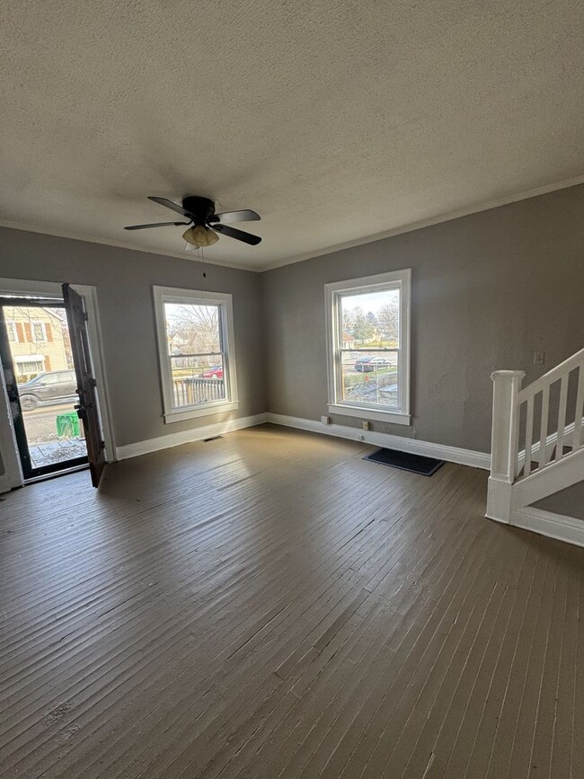 Building Photo - Welcome to this charming 3-bedroom, 2-bathroom home located in the heart of Springfield, OH+