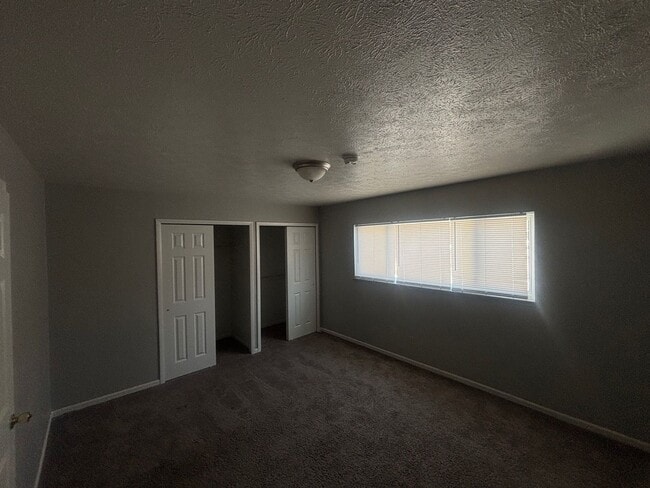 Building Photo - Charming 2-Bedroom Property in Prime Location