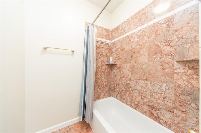 Building Photo - 5115 Fairmont St