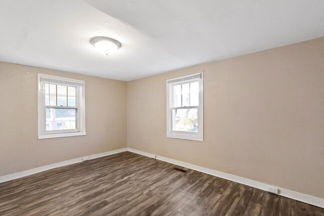 Building Photo - 109 Chapel St