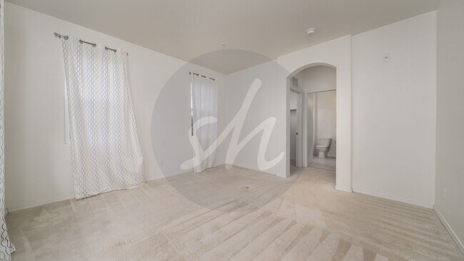 Building Photo - Beautiful two-bedroom condo with gorgeous ...