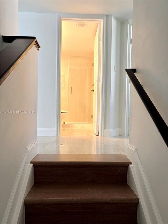 Building Photo - 2941 NE 185th St