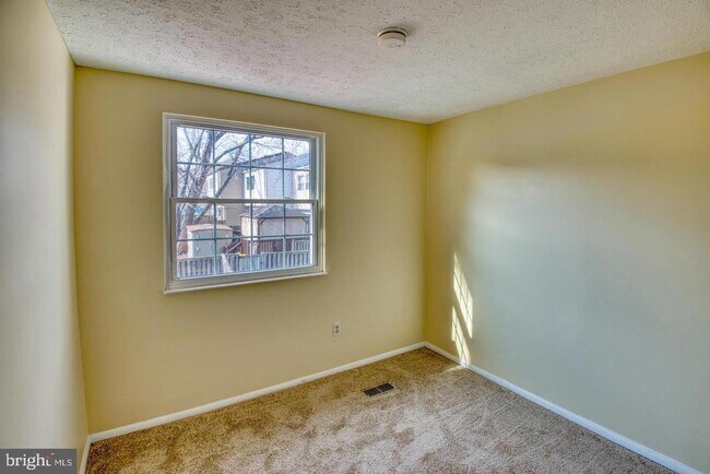 Building Photo - 9220 Pinenut Ct