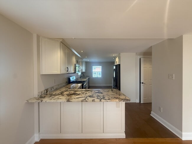 Building Photo - 1430 Simona Dr