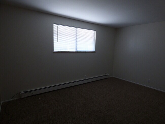 Building Photo - Bright and Clean 2 Bedroom Apartment