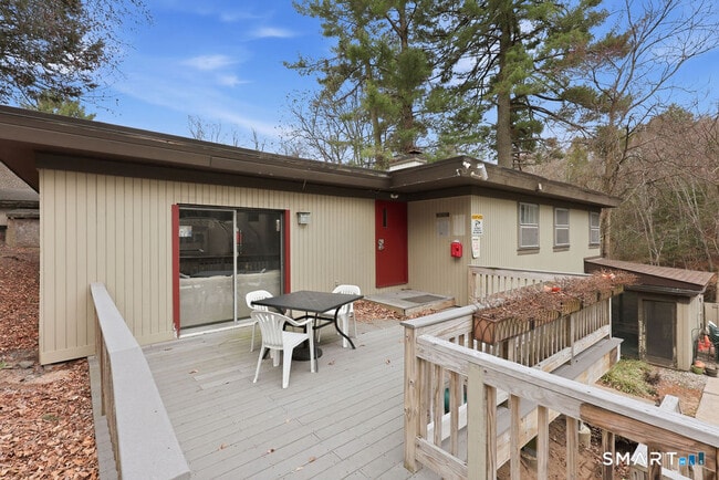 Building Photo - 42 Library Ln