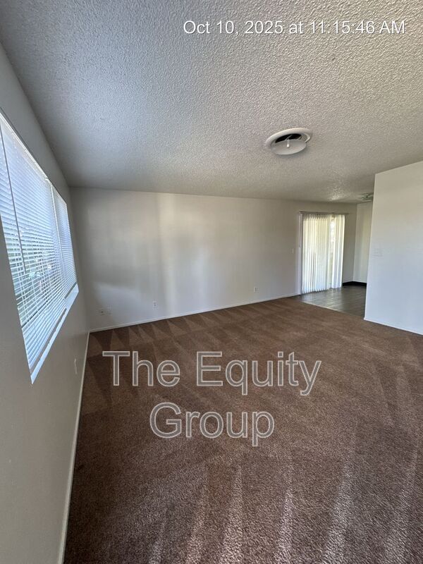 Building Photo - 2837 W Walnut Ave