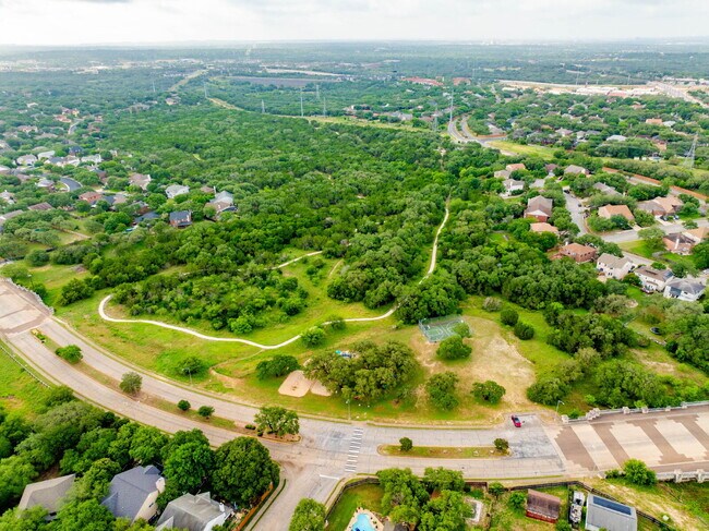 Building Photo - 2 WEEKS FREE RENT WITH 18MO LEASE SIGNED B...