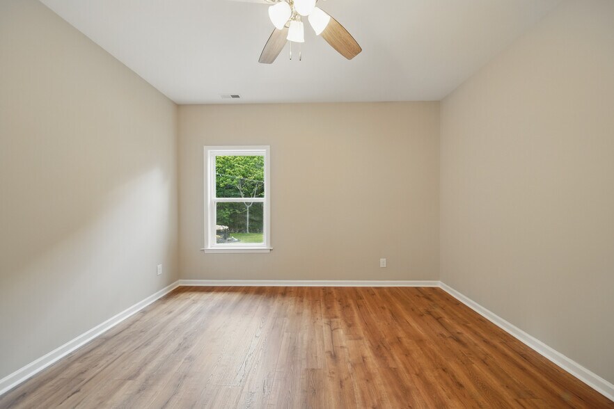2nd bedroom - 216 Legion Dr