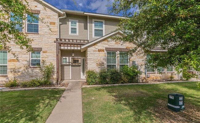 Building Photo - AVAILABLE NOW - Cozy Temple Townhome