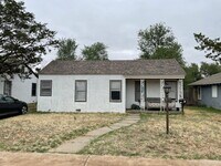 Building Photo - Adorable 2/1 Close to Tech