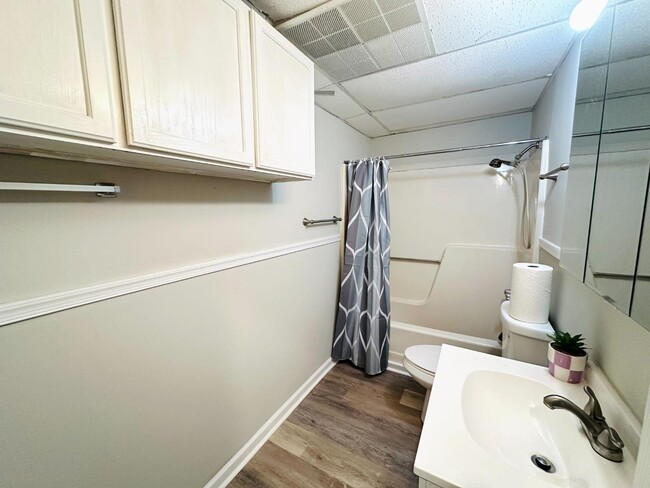 Building Photo - 7 Misty Creek Ct