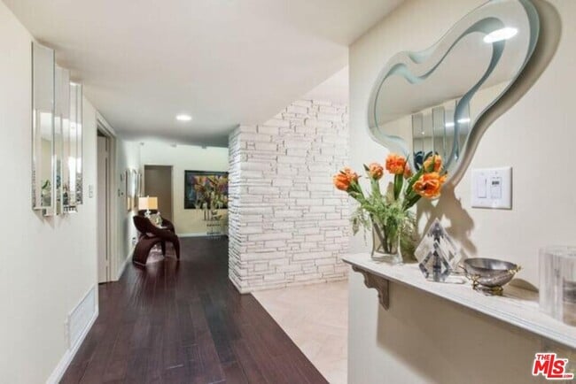 Building Photo - 11787 Bellagio Rd